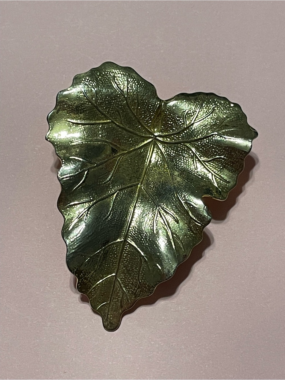 Vintage Gold Tone Leaf Scarf Clip #0214